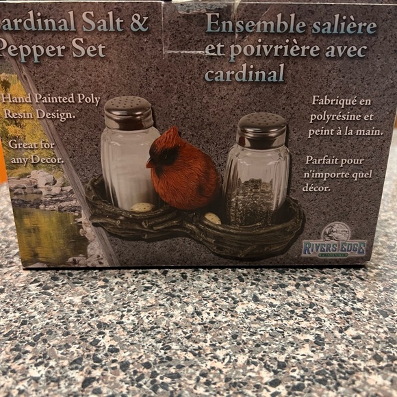 Cardinal salt and pepper set. - Picture 2 of 2
